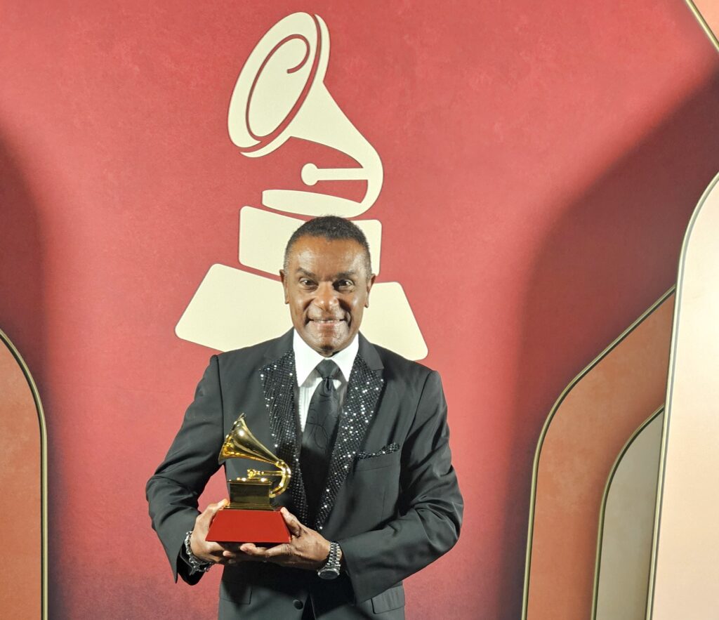En “Rodando por el mundo” (Los Canarios Music, 2023) participaron músicos y grandes estrellas de nacionalidades diversas