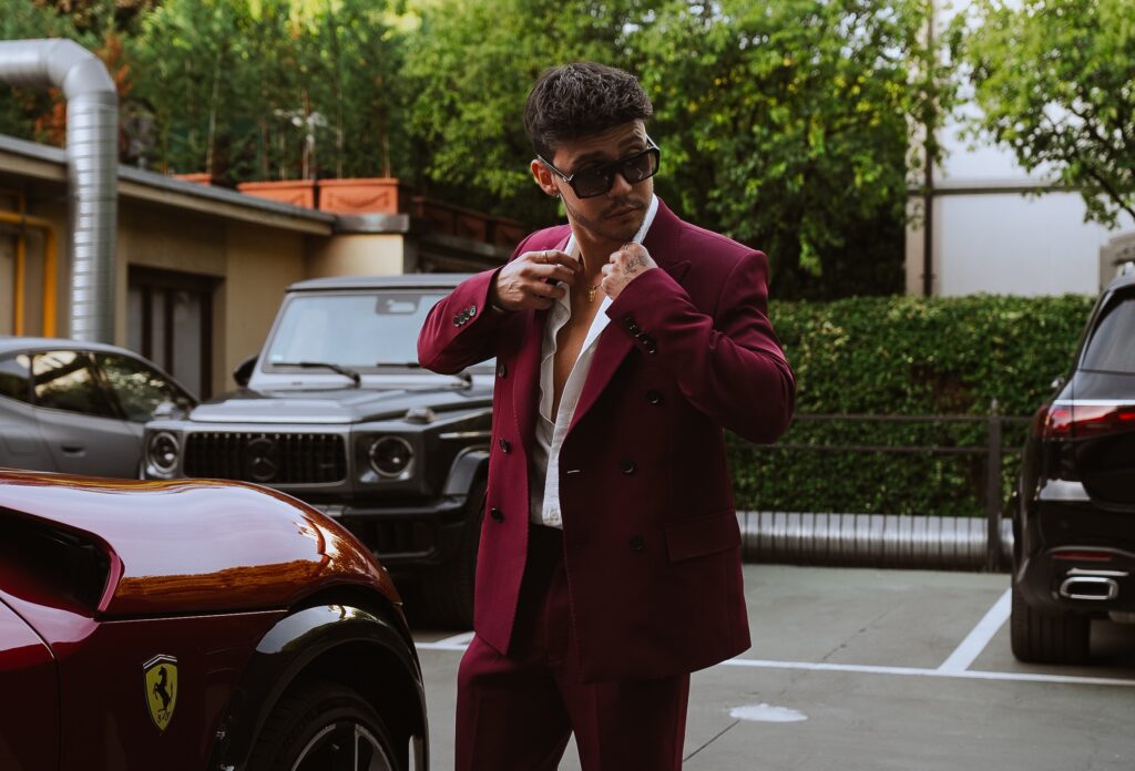 ue el invitado especial de Chivas Regal y Scuderia Ferrari, el equipo de Fórmula 1 más antiguo y con más victorias del mundo.